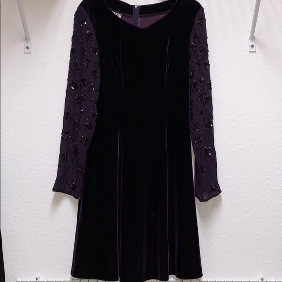 🦋💲 ⬇️VELVET MINI DRESS💜 - Picture 2 of 8
